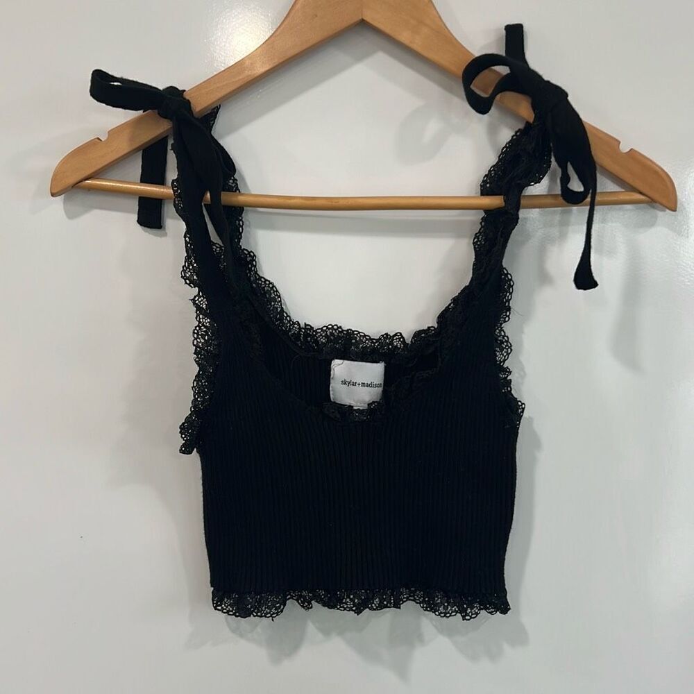 Stretchy ribbed black crop top lace detail medium